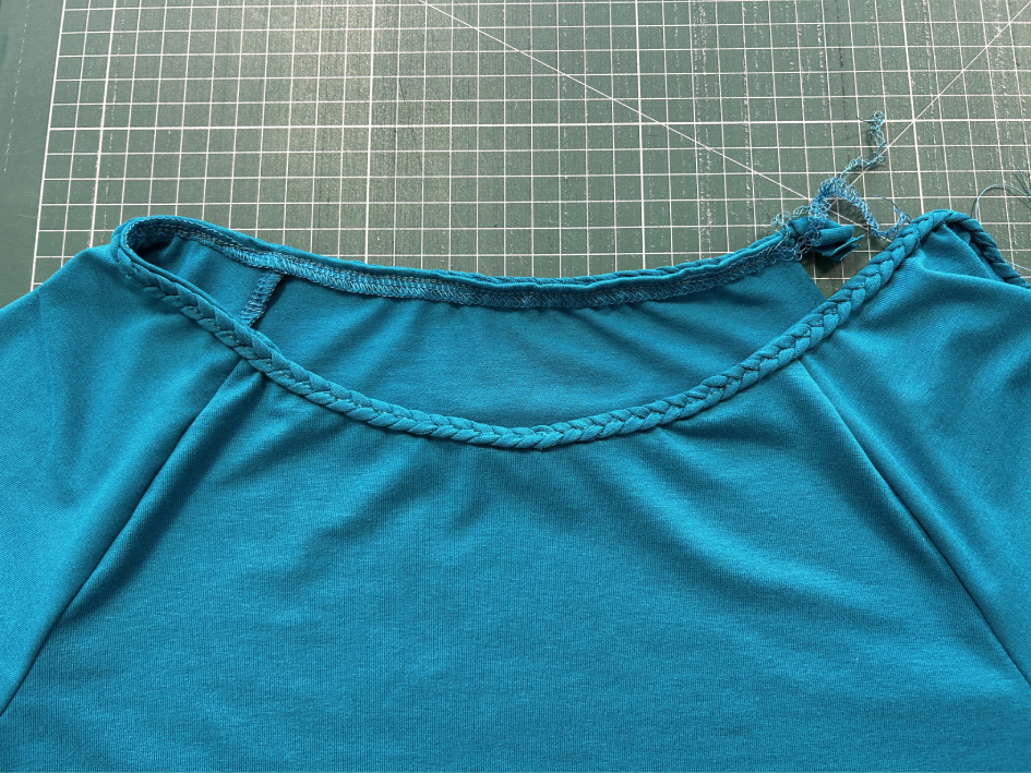 Cop na založeném průkrčníku (6)